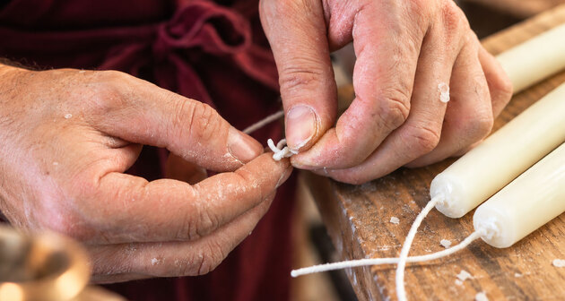 Kerzenherstellung bei Schnyder Kerzen � Wachs, Docht und Handwerk